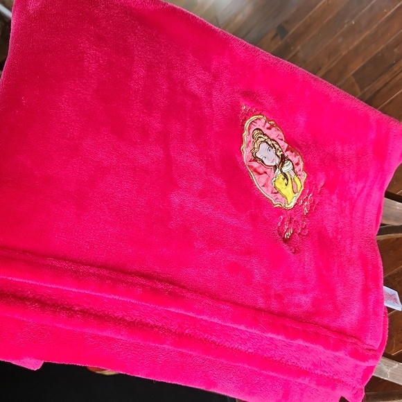 Disney Store Beauty and the Beast Belle Pink Fleece Blanket - Picture 10 of 12